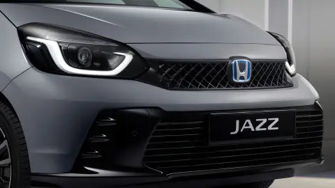 Close up of Jazz eHev sports grille.