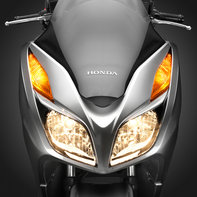 Front on close-up of Forza 300, focusing on headlight, windscreen and indicators.