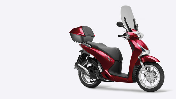 Side/ 3-quarter view of SH125i.