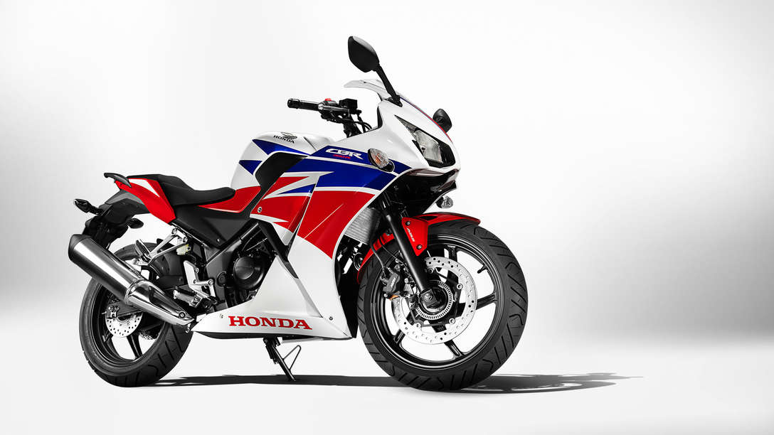 CBR300R Super Sport Studio Ross White, tricolour, front 3/4