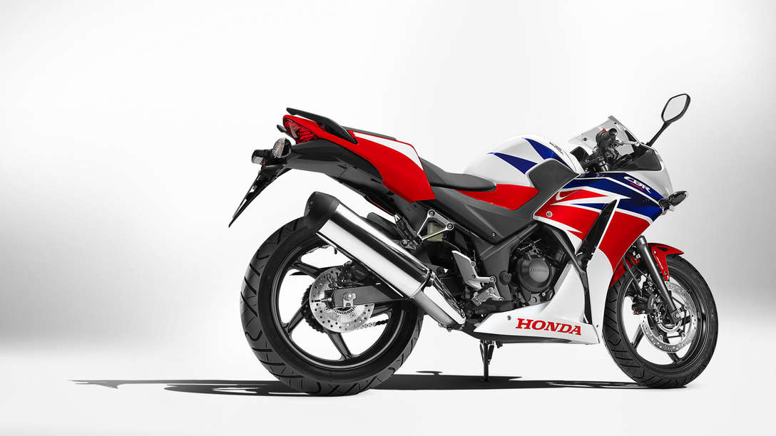 CBR300R Super Sport Studio Ross White, tricolour, rear 3/4