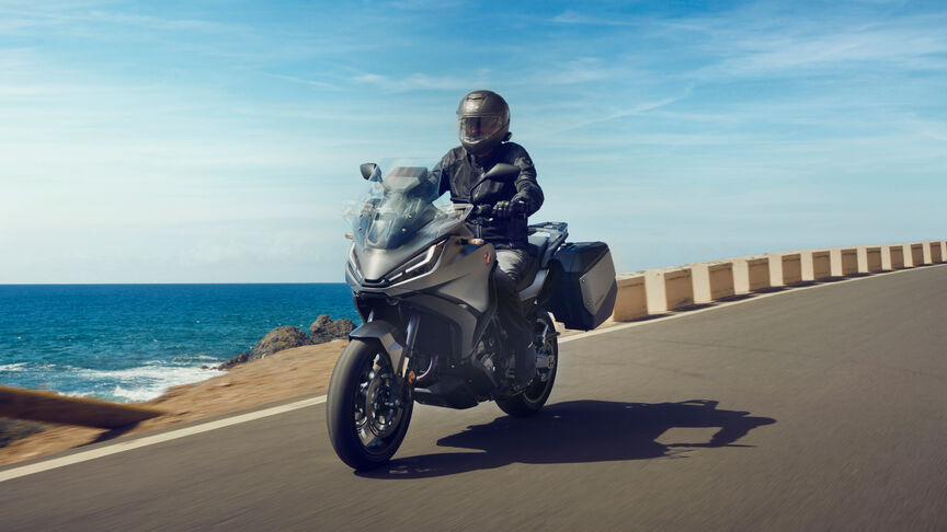 Honda NT1100 highlighting wind protection and compact dimensions.