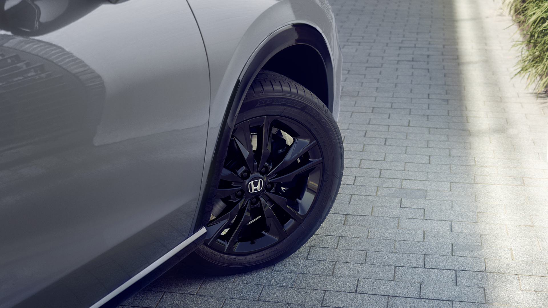 Honda ZR-V tyre, with a black alloy, supporting the grey coloured vehicle