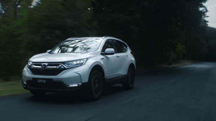 Side facing Honda CR-V Hybrid.
