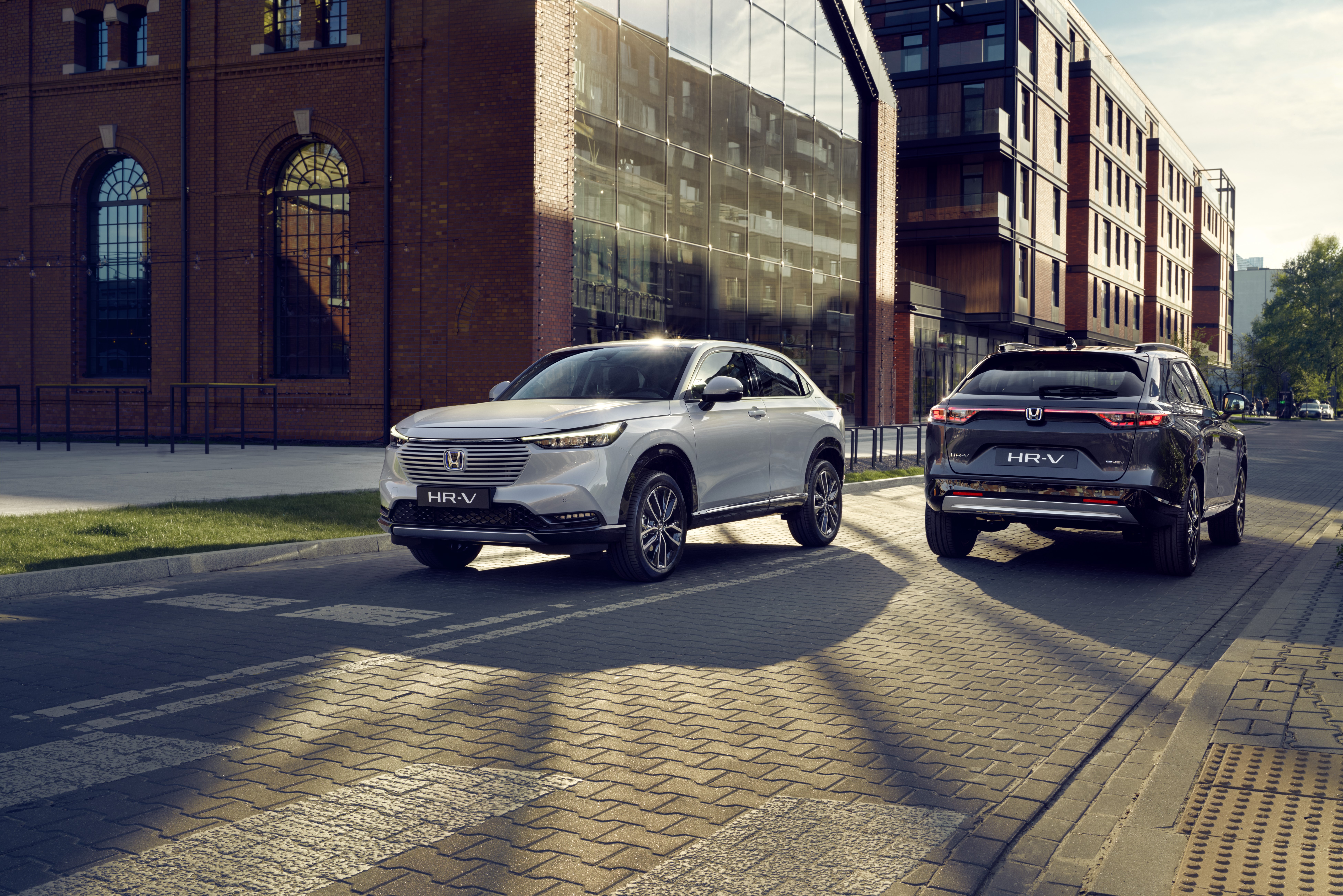 2 Honda HR-V cars