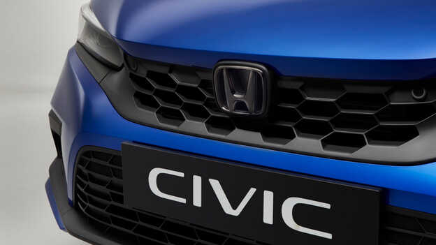 Honda Civic e:HEV with Iluminate titanium pack,