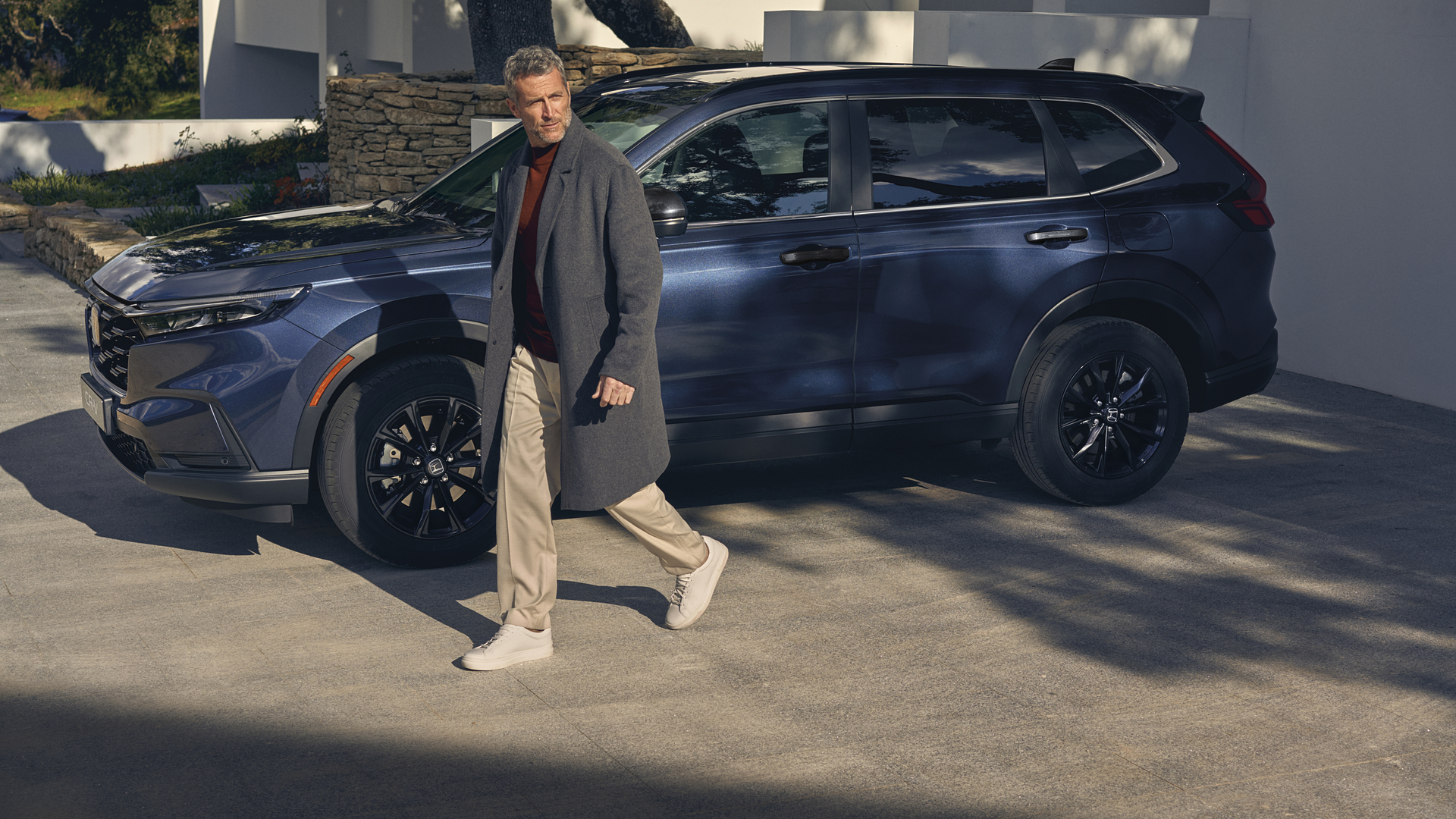 Side facing Honda CR-V Hybrid with model.