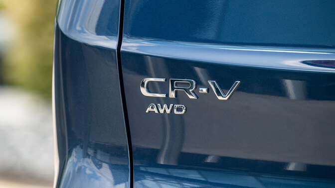 Honda CR-V Hybrid SUV tail