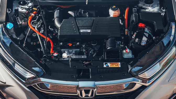 Front facing close up of Honda CR-V Hybrid Atkinson Cycle petrol engine.