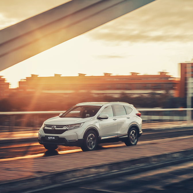 Side facing Honda CR-V Hybrid in street location.