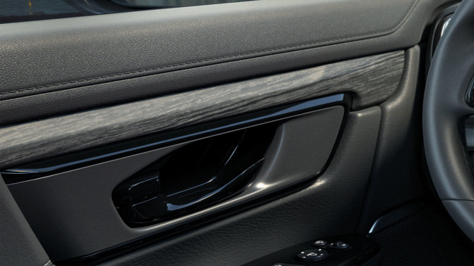 Honda CR-V black, wood grain effect door panels and console