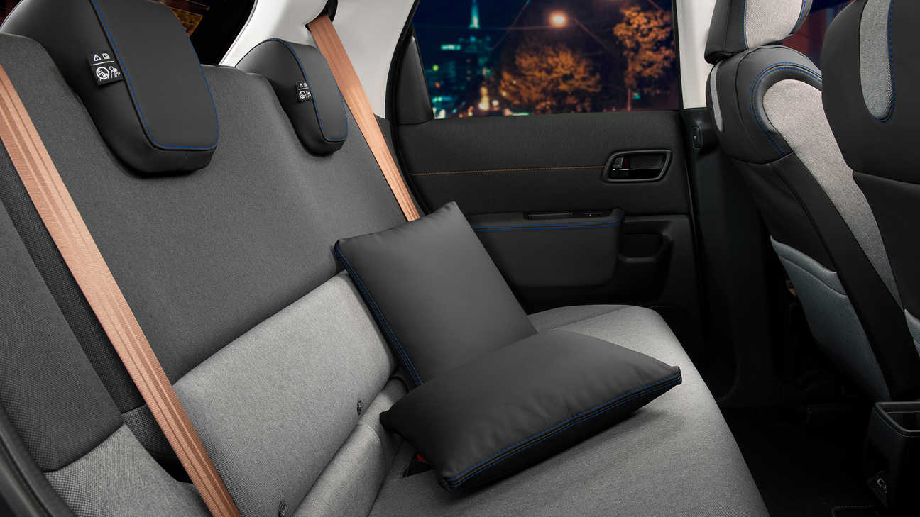 Rear seats with Leather Cushion Set / Midnight Black