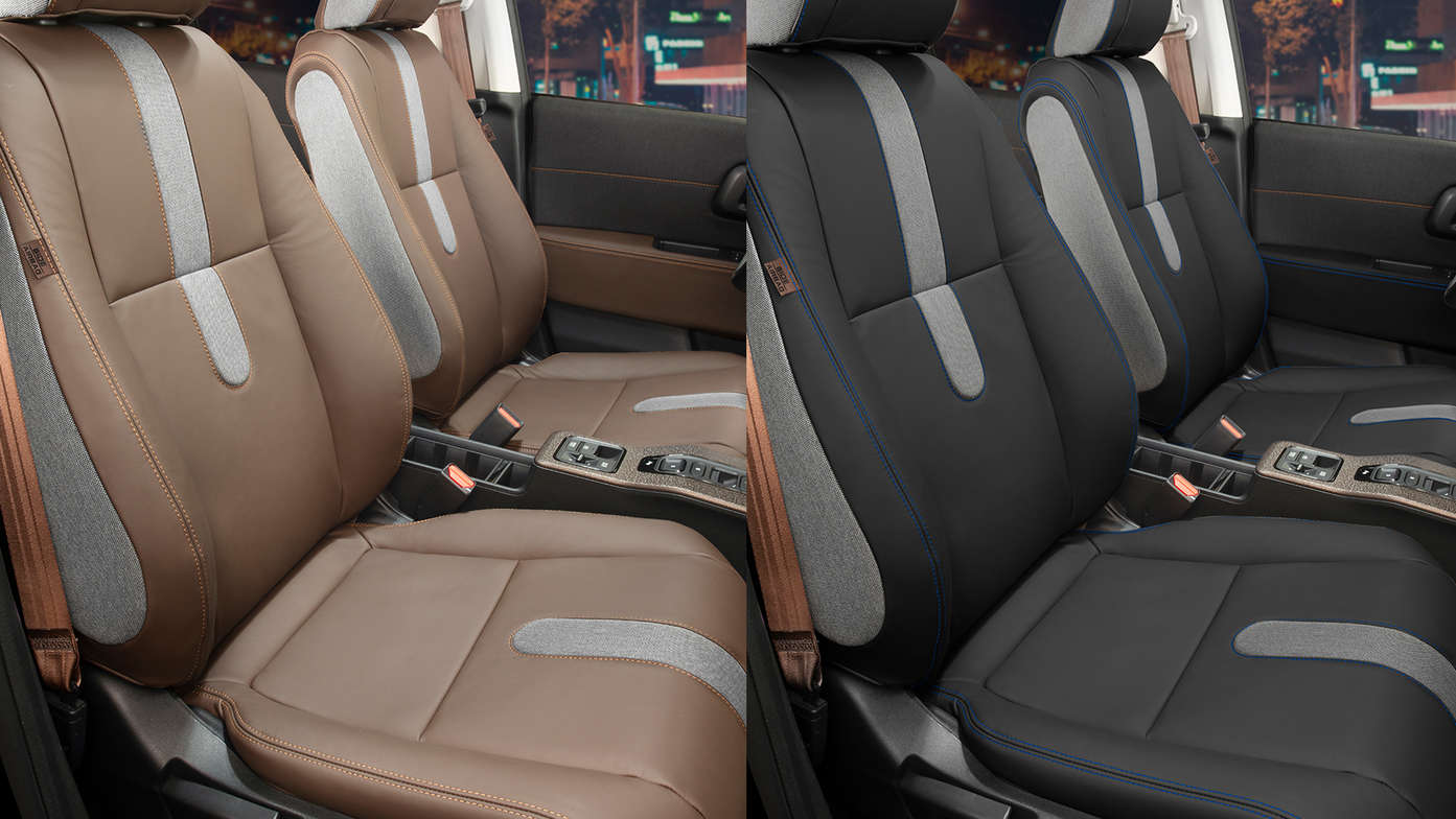 Side view of the front seats showing the two options of leather upholstery