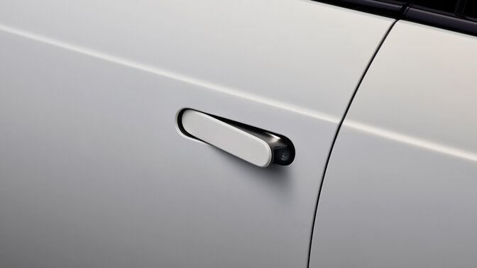 Close up of the pop out door handles on the Honda e.
