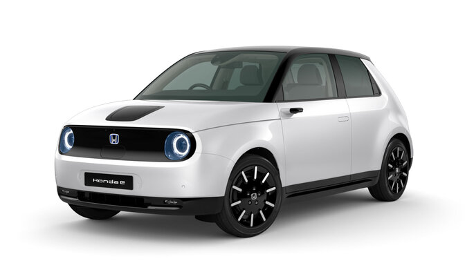 Honda e Advance in Platinum White Pearl front three quarters