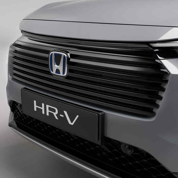 Honda HR-V shiny black front grille