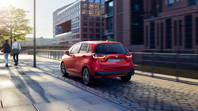 Front Three quarter Jazz infront of City background