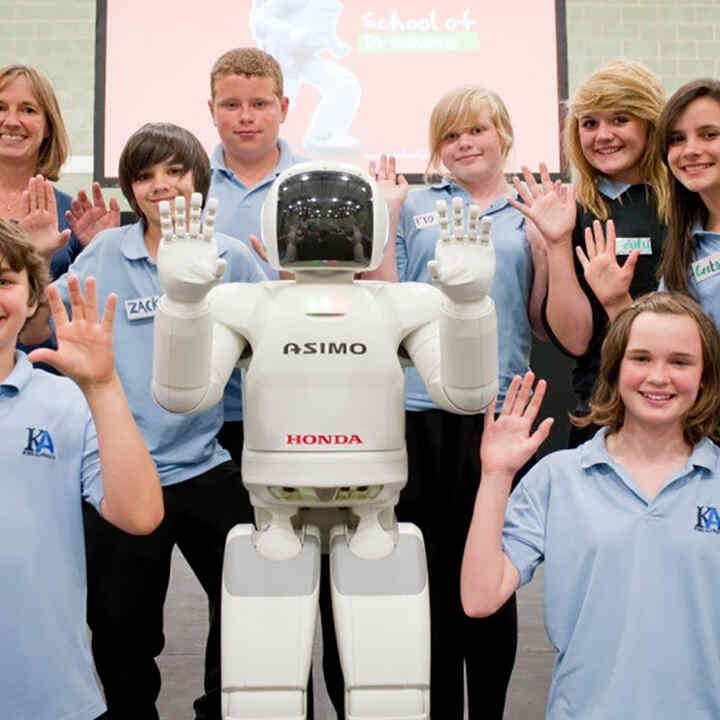 Asimo and pupils at Honda's School of Dreams