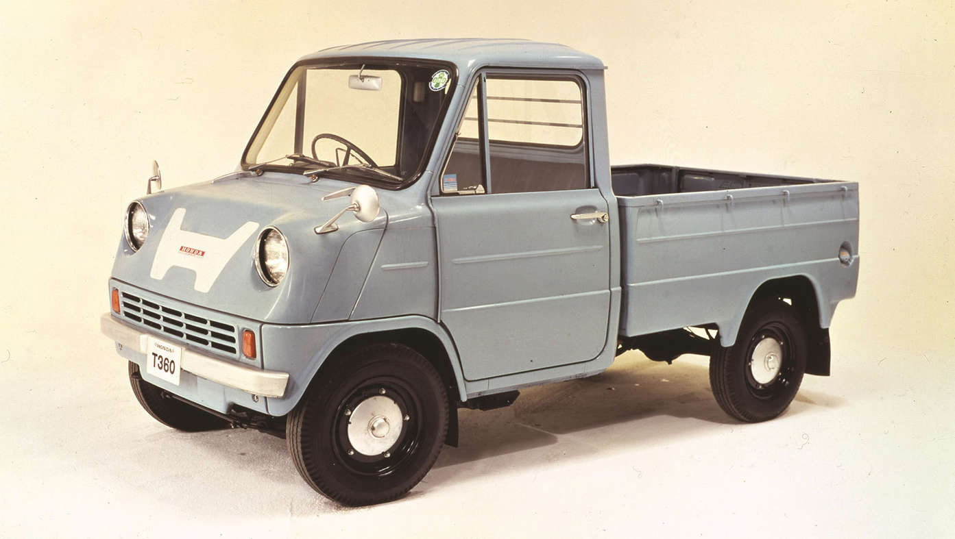 Front three-quarter facing Honda truck from the 1960s.
