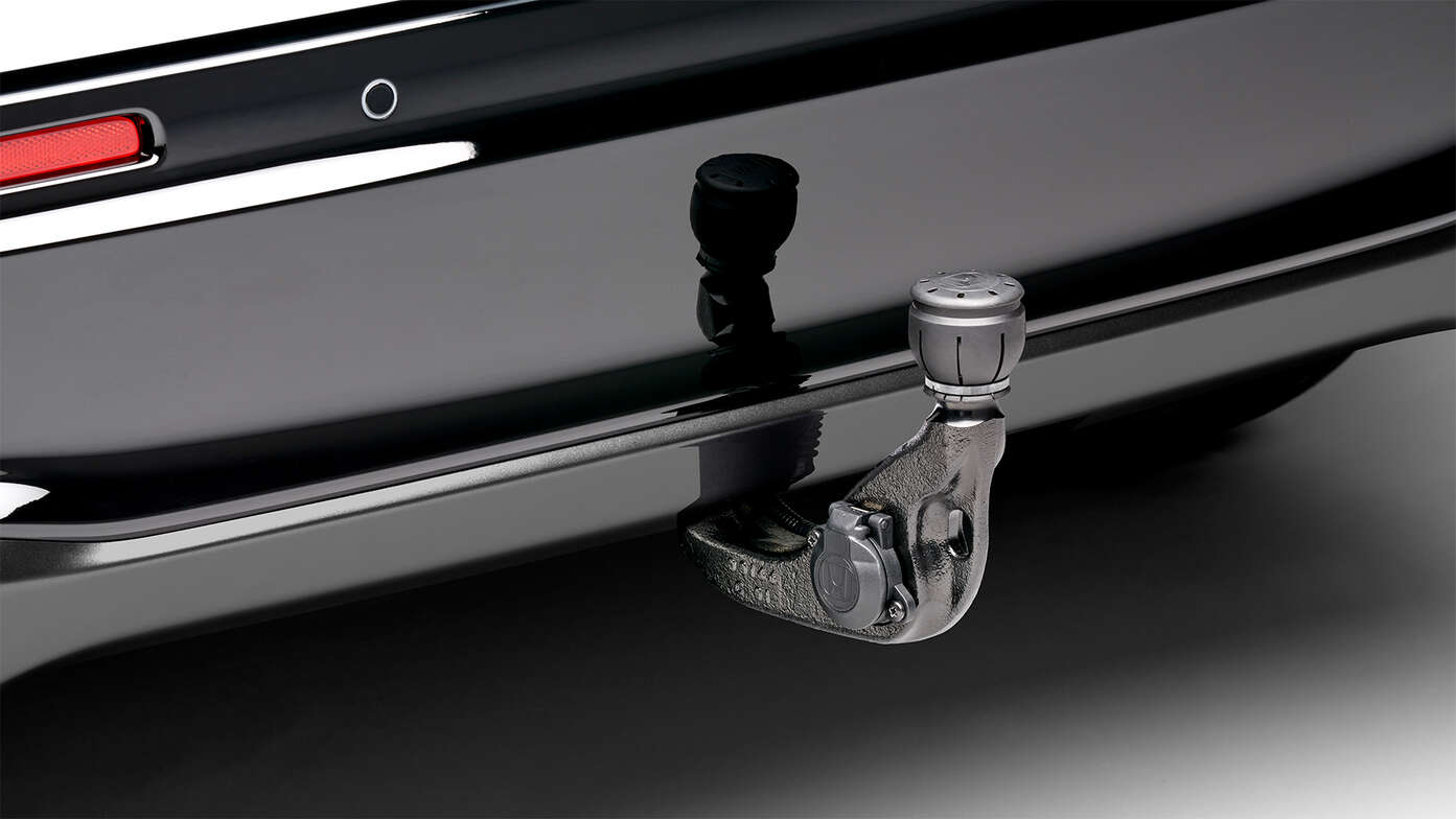 Close up of Retractable tow bar