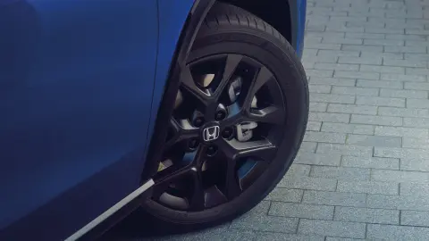 Close up of sporty 18 inch alloys on Honda ZR-V Hybrid.