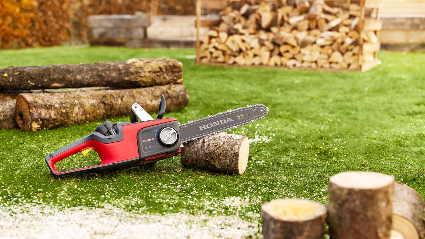 Honda Cordless chainsaw Honda Lawn Garden Battery powered
