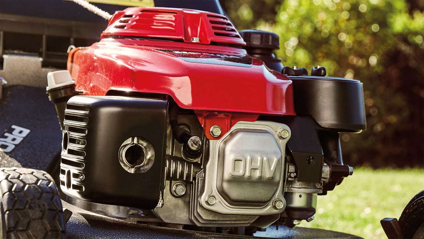 close up of front of honda hrh pro spec gxv160 petrol lawnmover 
