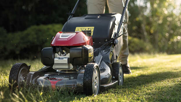  Close up of the 4 stroke petrol engine