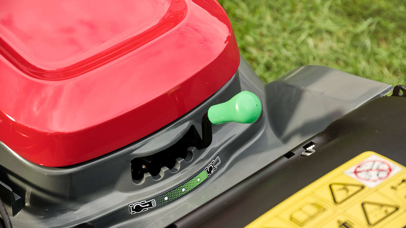 Close up of HRX varible mulching modes lever. 