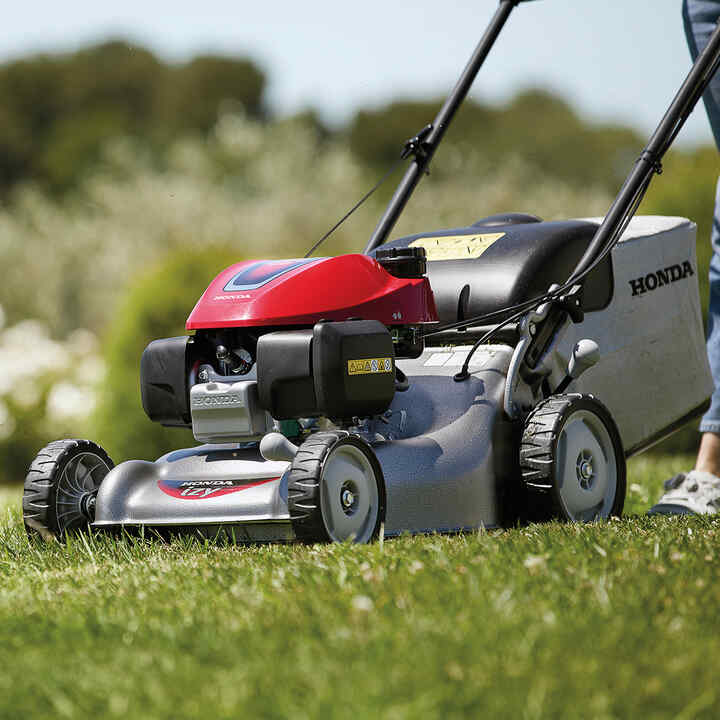 Honda IZY mowers cutting grass