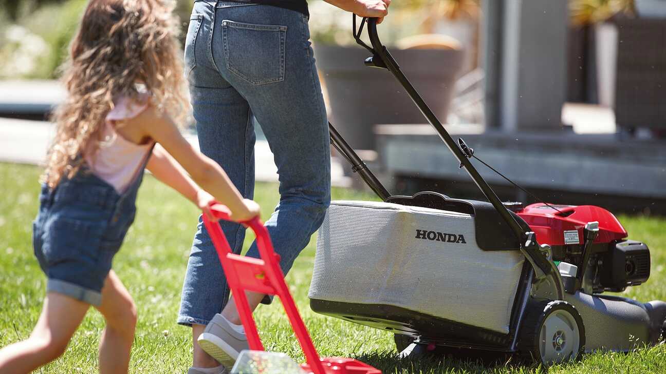 Honda IZI 3/4 view with woman and kind