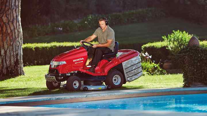 Honda electric deals riding lawn mower