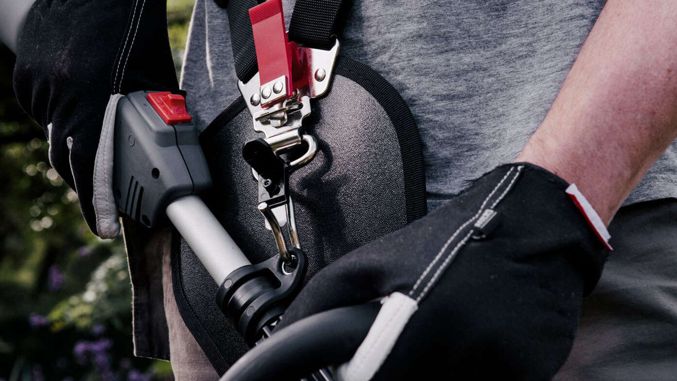 Man holding a Versatool