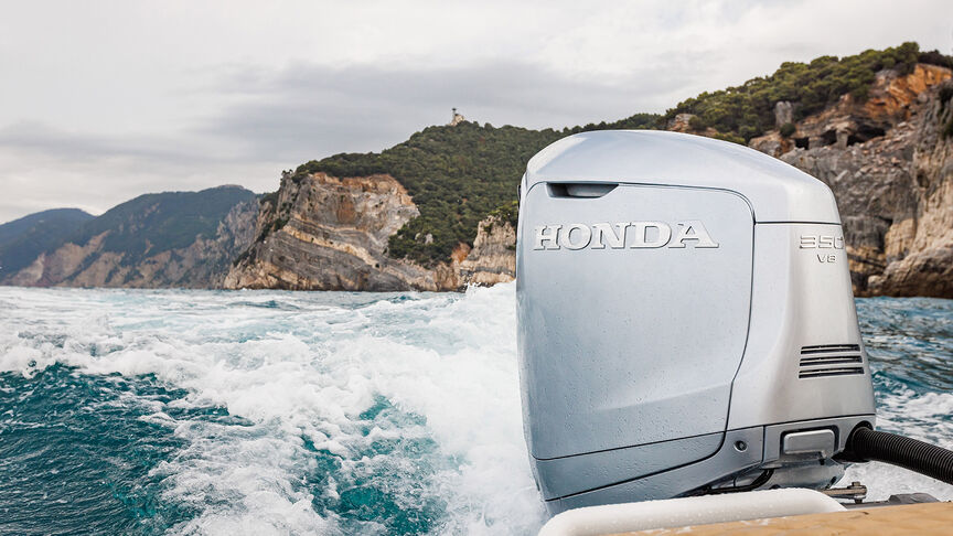 Close up of boat with BF350 gearbox design in a sea location.