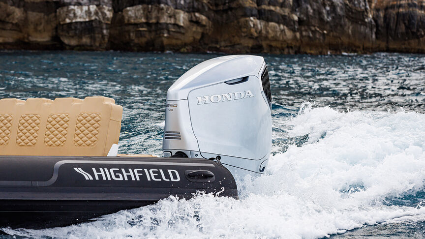 Close up of boat with BF350 gearbox design in a sea location.