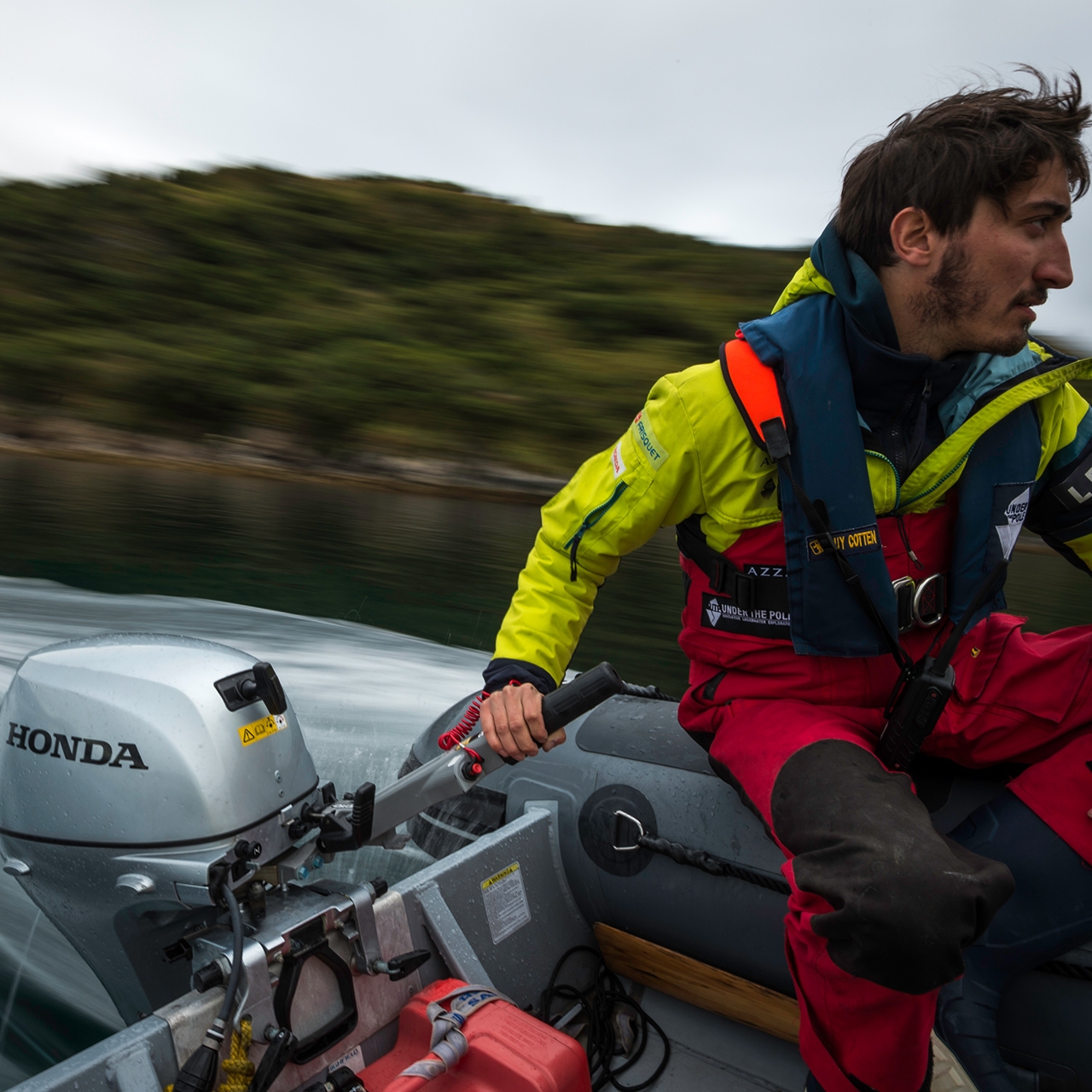 Male on a Honwave boat with a Honda BF engine.