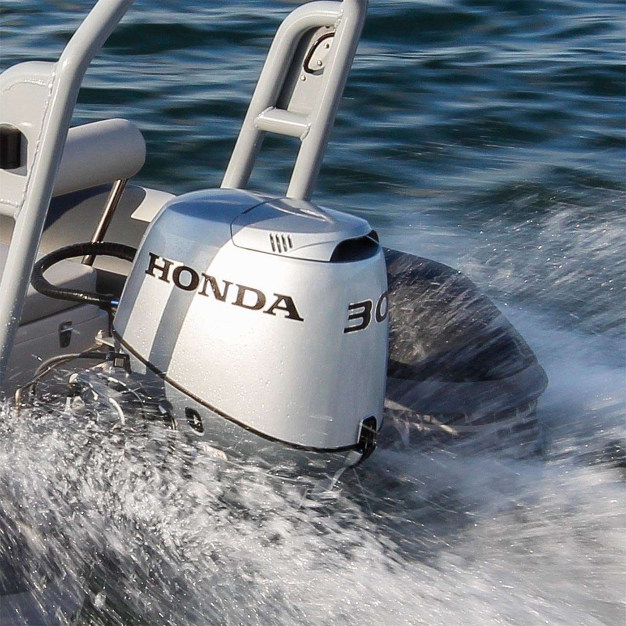 Honda's advanced 4-stroke technology ensures the BF30 delivers responsive,  smooth and reliable power in a lightweight design.