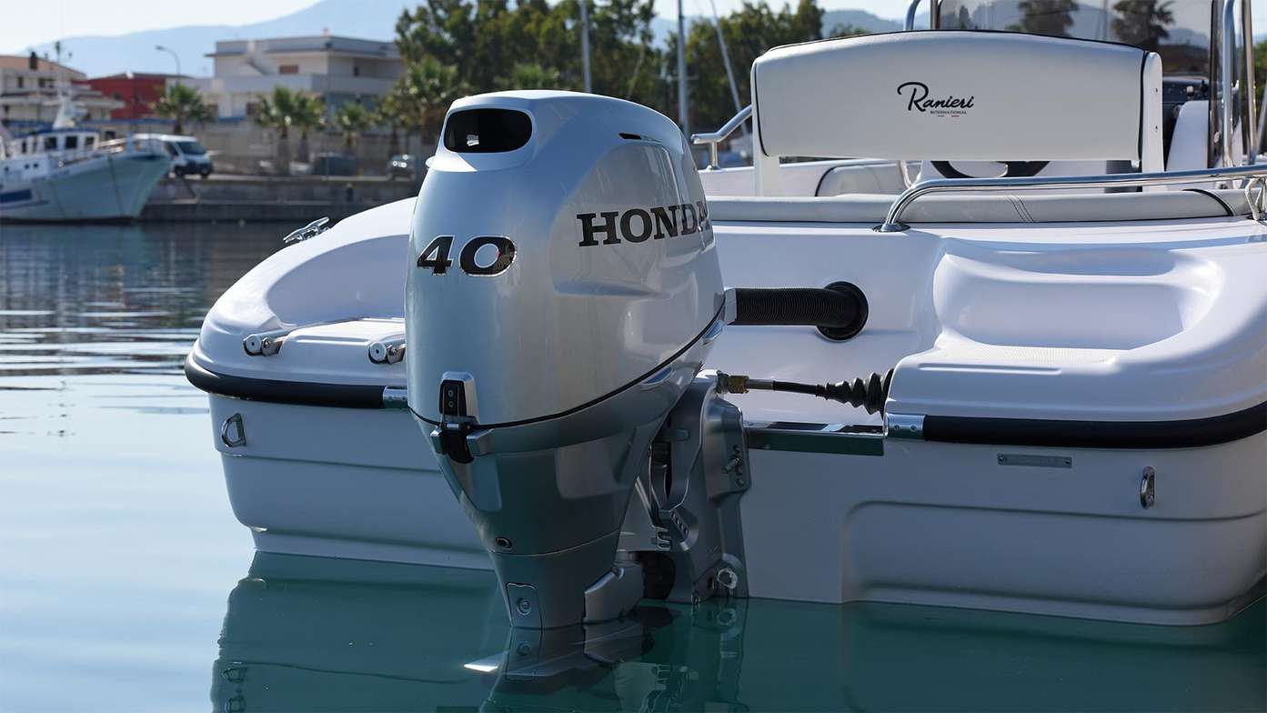 close up view of the rear of a ranier sports boat with 40 horsepower honda marine engine