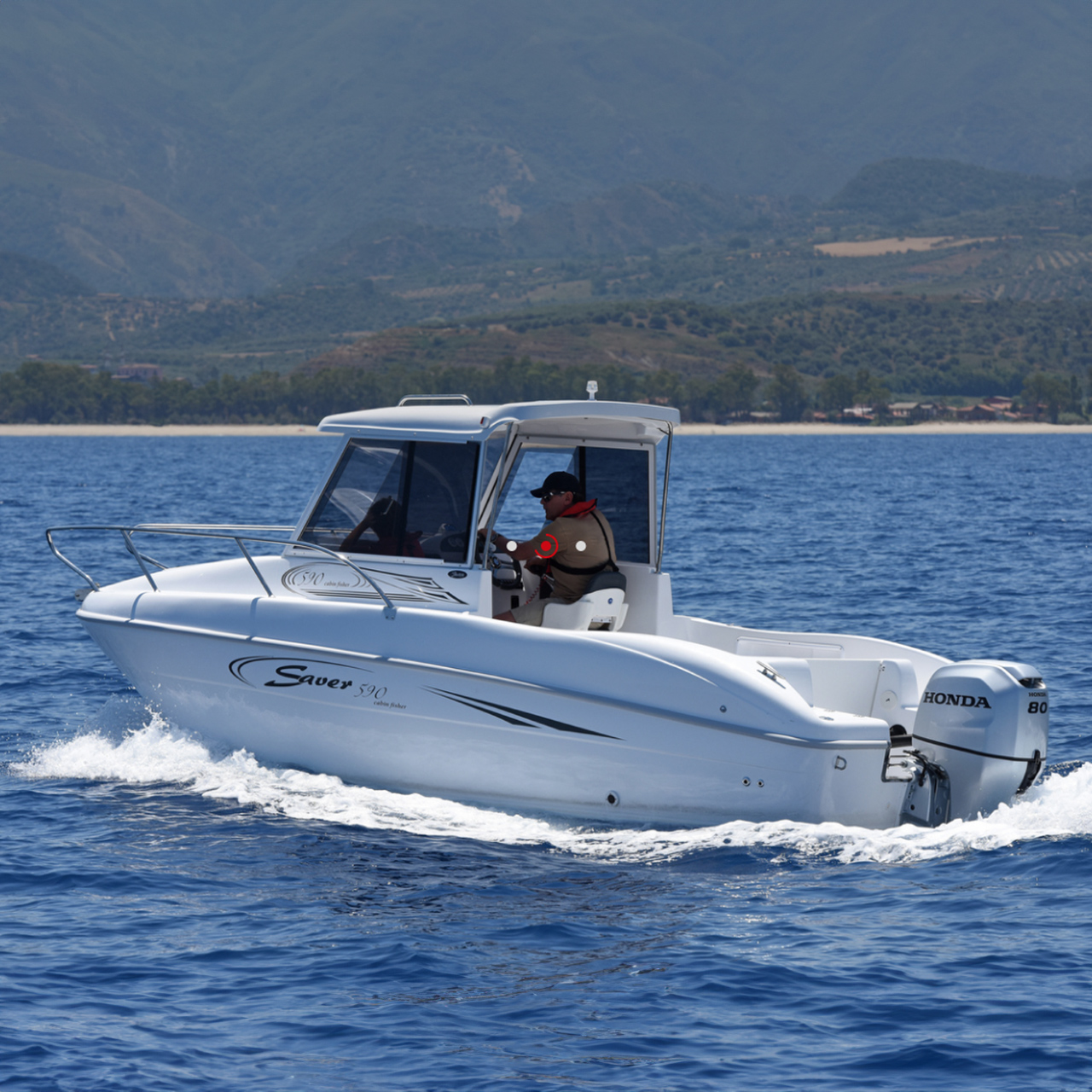 Model driving a boat with the BF80-100 engine in a sea location.