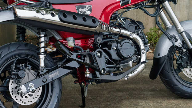 Dax 125 engine close-up