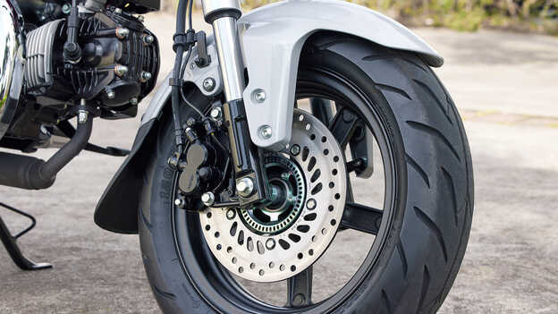 Dax 125 brakes close-up