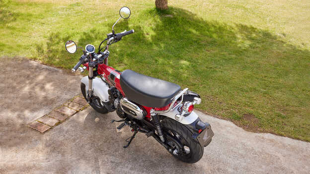 Honda Dax 125 low seat and wide, upswept handlebars 