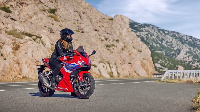 CB500R front three quarter dynamic shot with ride