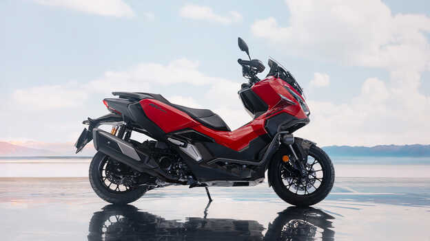 Dax 125 tyres close-up