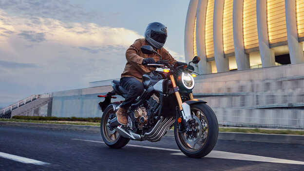 Dax 125 tyres close-up