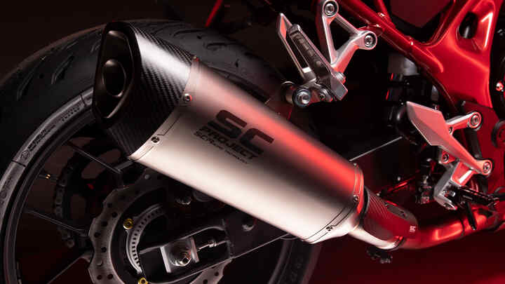 CB750 Hornet features Muffler