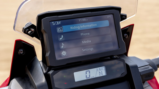 Honda Africa Twin, zoom on TFT display Bluetooth