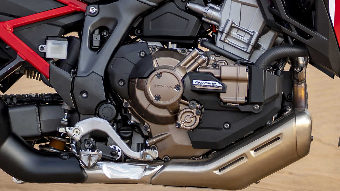 Honda Africa Twin, zoom on left handle
