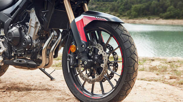 CB500X Dual Discs and Twin-Piston Calipers