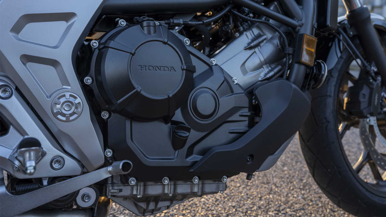NC750X, More powerful, liquid-cooled, SOHC 8-valve parallel twin-cylinder engine with HSTC